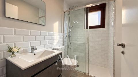 CHALET A PIE DE PLAYA EN HIO, TERRAZA CON VISTAS PANORAMICAS Y JARDIN, AEROTERMIA Y SUELO RADIANTE