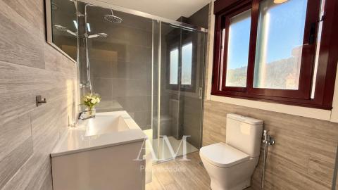 CHALET A PIE DE PLAYA EN HIO, TERRAZA CON VISTAS PANORAMICAS Y JARDIN, AEROTERMIA Y SUELO RADIANTE