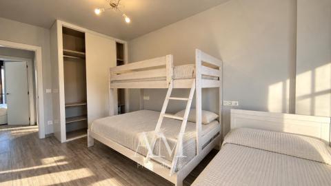 CHALET A PIE DE PLAYA EN HIO, TERRAZA CON VISTAS PANORAMICAS Y JARDIN, AEROTERMIA Y SUELO RADIANTE