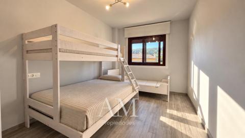 CHALET A PIE DE PLAYA EN HIO, TERRAZA CON VISTAS PANORAMICAS Y JARDIN, AEROTERMIA Y SUELO RADIANTE