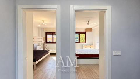 CHALET A PIE DE PLAYA EN HIO, TERRAZA CON VISTAS PANORAMICAS Y JARDIN, AEROTERMIA Y SUELO RADIANTE