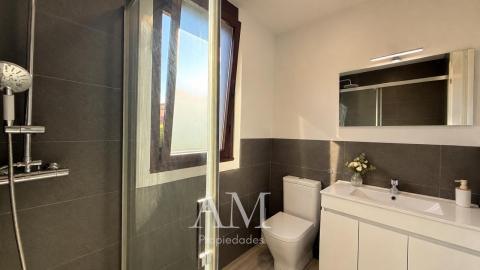 CHALET A PIE DE PLAYA EN HIO, TERRAZA CON VISTAS PANORAMICAS Y JARDIN, AEROTERMIA Y SUELO RADIANTE
