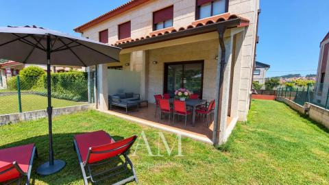 CHALET A PIE DE PLAYA EN HIO, TERRAZA CON VISTAS PANORAMICAS Y JARDIN, AEROTERMIA Y SUELO RADIANTE