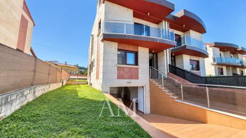 CHALET A PIE DE PLAYA EN HIO, TERRAZA CON VISTAS PANORAMICAS Y JARDIN, AEROTERMIA Y SUELO RADIANTE