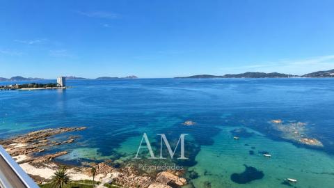 ATICO  CON  VISTAS PANORAMICAS A LAS PLAYAS Y A LAS ISLAS CIES. A PIE DE PLAYA. REFORMADO INTEGRAMENTE. ATARDECERES UNICOS Y ESPECTACULARES