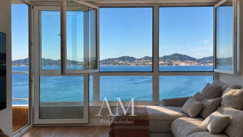 ATICO  CON  VISTAS PANORAMICAS A LAS PLAYAS Y A LAS ISLAS CIES. A PIE DE PLAYA. REFORMADO INTEGRAMENTE. ATARDECERES UNICOS Y ESPECTACULARES