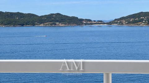 ATICO  CON  VISTAS PANORAMICAS A LAS PLAYAS Y A LAS ISLAS CIES. A PIE DE PLAYA. REFORMADO INTEGRAMENTE. ATARDECERES UNICOS Y ESPECTACULARES
