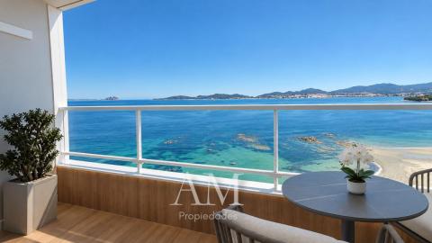 ATICO  CON  VISTAS PANORAMICAS A LAS PLAYAS Y A LAS ISLAS CIES. A PIE DE PLAYA. REFORMADO INTEGRAMENTE. ATARDECERES UNICOS Y ESPECTACULARES
